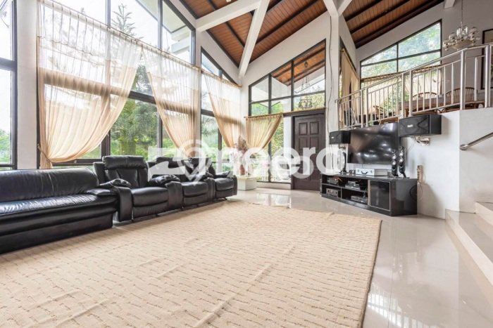 Hunian Mewah Dijual LT 2150m2 di Megamendung, Bogor Hunian Mewah Dijual LT 2150m2 di Megamendung, Bogor