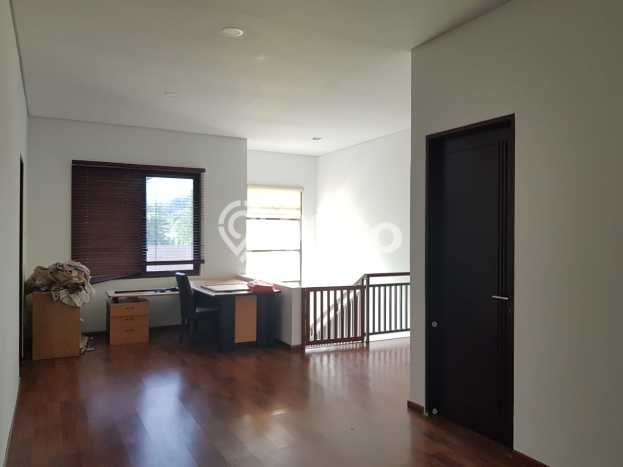 Rumah Luxury Modern Tanpa Renovasi di Setra Duta Bandung Rumah Luxury Modern Tanpa Renovasi di Setra Duta Bandung