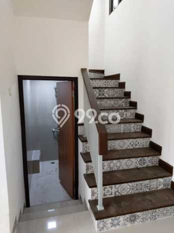 Rumah Strategis area Bintaro, Tangerang Selatan, LT 84m² LB 100m² - HARGA NEGO! Rumah Strategis area Bintaro, Tangerang Selatan, LT 84m² LB 100m² - HARGA NEGO!