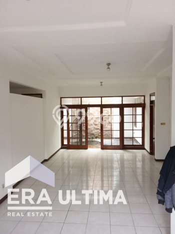 EXCLUSIVE OFFER! Rumah di Regol, 2 KM, Lingkungan Elite, LT 216m² Bangunan 162m² EXCLUSIVE OFFER! Rumah di Regol, 2 KM, Lingkungan Elite, LT 216m² Bangunan 162m²