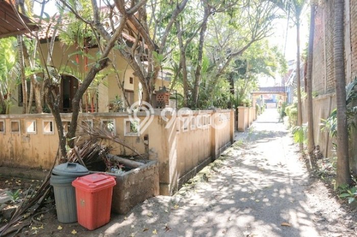 DIJUAL CEPAT! Rumah Ready Stock Area Strategis , LT 2400m2m² Bangunan 600m2m² DIJUAL CEPAT! Rumah Ready Stock Area Strategis , LT 2400m2m² Bangunan 600m2m²
