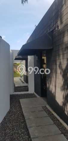 Rumah Modern di Kuningan, Jakarta Selatan, LT 300m² Bangunan 52m² Rumah Modern di Kuningan, Jakarta Selatan, LT 300m² Bangunan 52m²