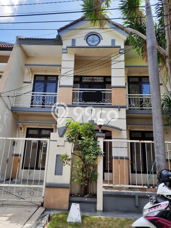 Rumah Lokasi Strategis di Wiyung, Surabaya, Luas 153m2m² Bangunan 125m2m² Rumah Lokasi Strategis di Wiyung, Surabaya, Luas 153m2m² Bangunan 125m2m²