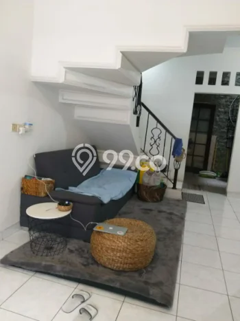 Rumah di Bendungan Hilir, Akses ke Pusat Kota, 4 KT, LT 100m² Bangunan 250m² Rumah di Bendungan Hilir, Akses ke Pusat Kota, 4 KT, LT 100m² Bangunan 250m²