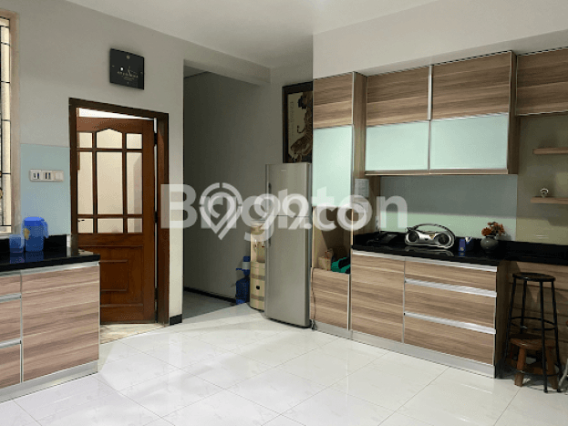 Kesempatan Memiliki Rumah 5 Kamar Tidur dan 5 Kamar Mandi di , Dekat Pusat Kota, Surabaya Kesempatan Memiliki Rumah 5 Kamar Tidur dan 5 Kamar Mandi di , Dekat Pusat Kota, Surabaya