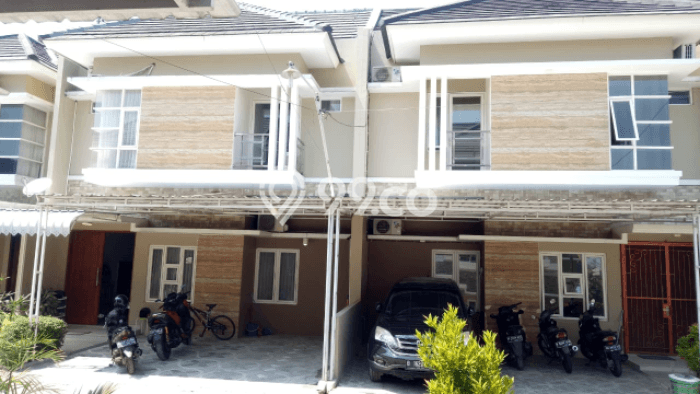 For Sale Rumah 4 Kamar Lokasi Ideal Bagus dan Strategis di Laweyan For Sale Rumah 4 Kamar Lokasi Ideal Bagus dan Strategis di Laweyan