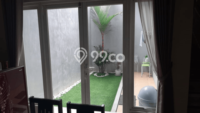 For Sale Rumah 4 Kamar Lokasi Ideal Bagus dan Strategis di Laweyan For Sale Rumah 4 Kamar Lokasi Ideal Bagus dan Strategis di Laweyan
