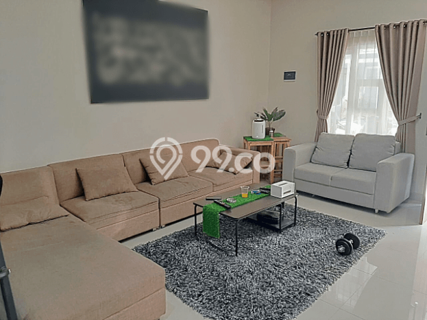 For Sale Rumah 4 Kamar Lokasi Ideal Bagus dan Strategis di Laweyan For Sale Rumah 4 Kamar Lokasi Ideal Bagus dan Strategis di Laweyan