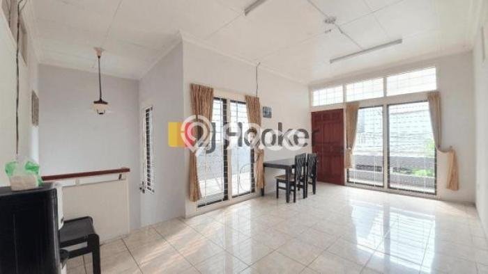 For Sale! Luxury House LT 151m2 Desain Elegan di Tomang For Sale! Luxury House LT 151m2 Desain Elegan di Tomang