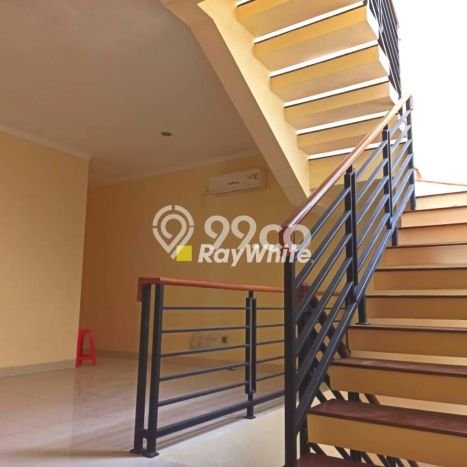 PILIHAN TEPAT! Rumah kawasan Ragunan, 4 KM, Dekat Mall, Luas 162m² LB 382m² PILIHAN TEPAT! Rumah kawasan Ragunan, 4 KM, Dekat Mall, Luas 162m² LB 382m²
