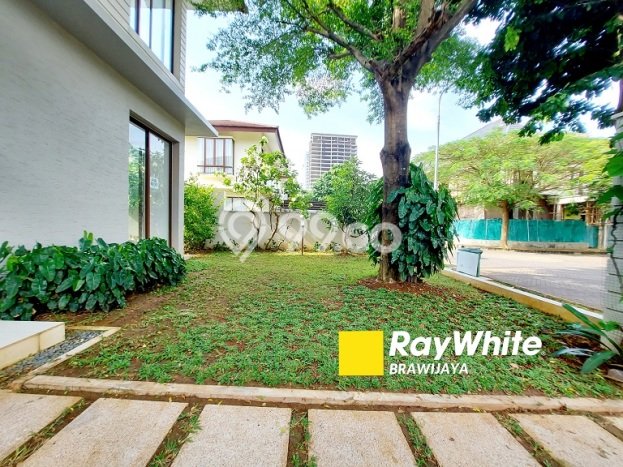 Lokasi terbaik! Rumah siap huni disewakan di Cilandak LB 350m2 Lokasi terbaik! Rumah siap huni disewakan di Cilandak LB 350m2