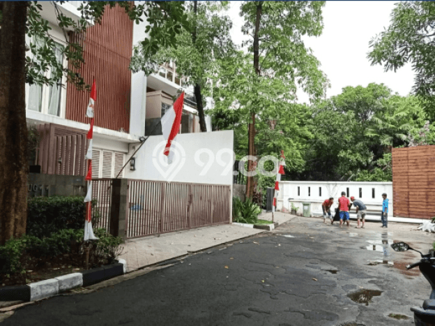 Rumah Siap Huni lokasi Simprug, Jakarta Selatan, LT 239m² Bangunan 400m² Rumah Siap Huni lokasi Simprug, Jakarta Selatan, LT 239m² Bangunan 400m²