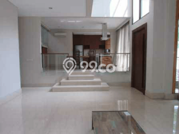 Lokasi strategis! Rumah siap huni dikontrakkan di Cilandak LB 425m2 Lokasi strategis! Rumah siap huni dikontrakkan di Cilandak LB 425m2