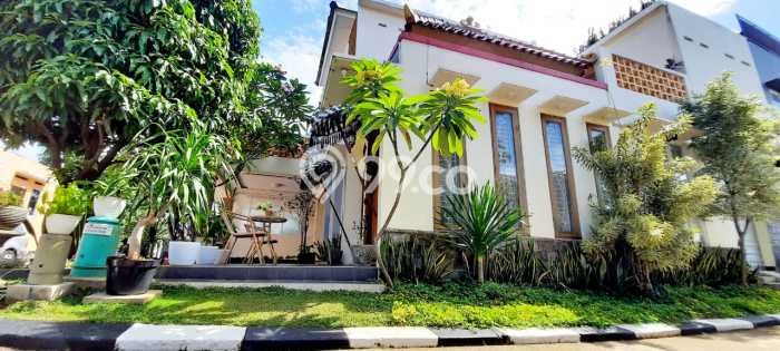 Rumah Strategis Modern Lb 200m2 di Cinere, Depok Rumah Strategis Modern Lb 200m2 di Cinere, Depok