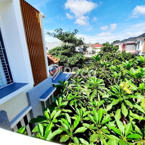 Rumah Strategis Modern Lb 200m2 di Cinere, Depok Rumah Strategis Modern Lb 200m2 di Cinere, Depok