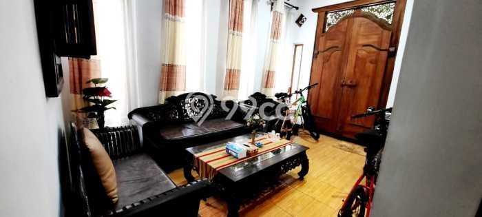 Rumah Strategis Modern Lb 200m2 di Cinere, Depok Rumah Strategis Modern Lb 200m2 di Cinere, Depok