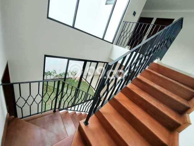 For Sale Rumah 3 Kamar Lokasi Strategis Bagus dan Strategis di Cinere For Sale Rumah 3 Kamar Lokasi Strategis Bagus dan Strategis di Cinere