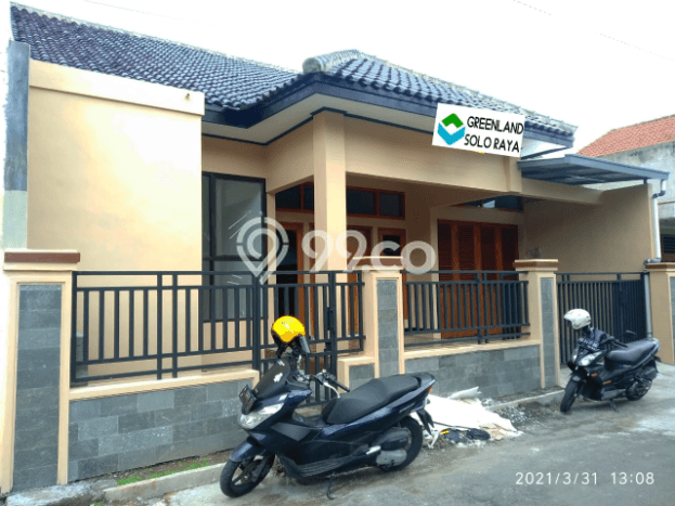 Rumah Modern Minimalis 6 Kamar Bisa Langsung Pindah di Laweyan Rumah Modern Minimalis 6 Kamar Bisa Langsung Pindah di Laweyan