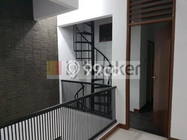 SPECIAL RATE! Rumah di Tomang, 5 KM, Area Asri, LT 135m² Bangunan 200m² SPECIAL RATE! Rumah di Tomang, 5 KM, Area Asri, LT 135m² Bangunan 200m²