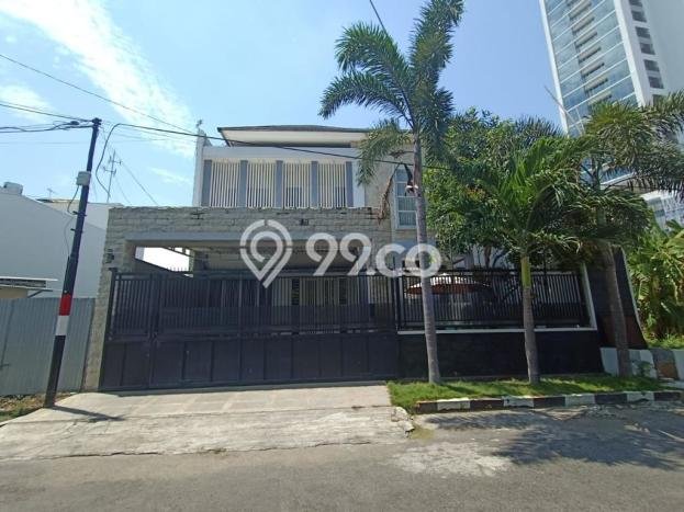 Rumah Elit LB 423m2 Siap Huni Desain Elegan di Manyar, Surabaya Rumah Elit LB 423m2 Siap Huni Desain Elegan di Manyar, Surabaya