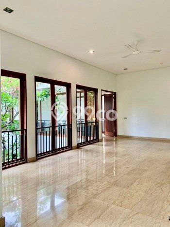 Hunian Minimalis Untuk Disewakan di Kemang Jakarta Selatan 4 KT & 4 KM Hunian Minimalis Untuk Disewakan di Kemang Jakarta Selatan 4 KT & 4 KM