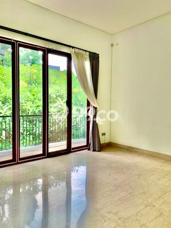 Hunian Minimalis Untuk Disewakan di Kemang Jakarta Selatan 4 KT & 4 KM Hunian Minimalis Untuk Disewakan di Kemang Jakarta Selatan 4 KT & 4 KM