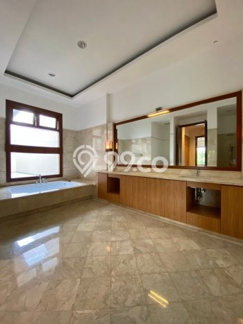 Rumah Elit LB 400m2 Siap Huni Desain Elegan di Kemang, Jakarta Selatan Rumah Elit LB 400m2 Siap Huni Desain Elegan di Kemang, Jakarta Selatan