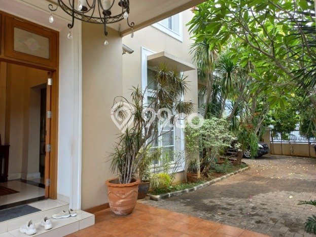 Ready to Use! Premium House LT 518m2 Desain Modern di Veteran Ready to Use! Premium House LT 518m2 Desain Modern di Veteran