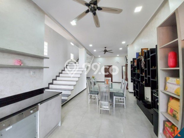 SPECIAL PRICE! Rumah Asri di , Luas 450m2m² Bangunan 193m2m² SPECIAL PRICE! Rumah Asri di , Luas 450m2m² Bangunan 193m2m²
