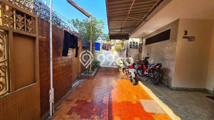 Ready to Use! Luxury House LT 300m2 Desain Elegan di Petojo Ready to Use! Luxury House LT 300m2 Desain Elegan di Petojo