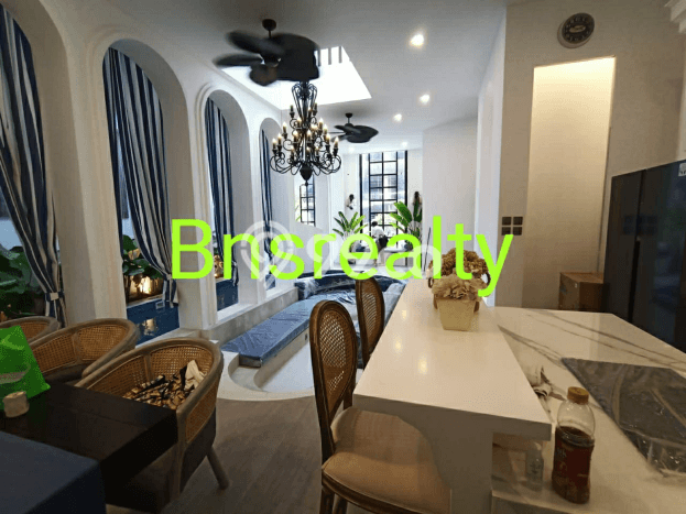 SPECIAL OFFER! Rumah Asri area Seminyak, LT 124m2m² LB 220m2m² SPECIAL OFFER! Rumah Asri area Seminyak, LT 124m2m² LB 220m2m²