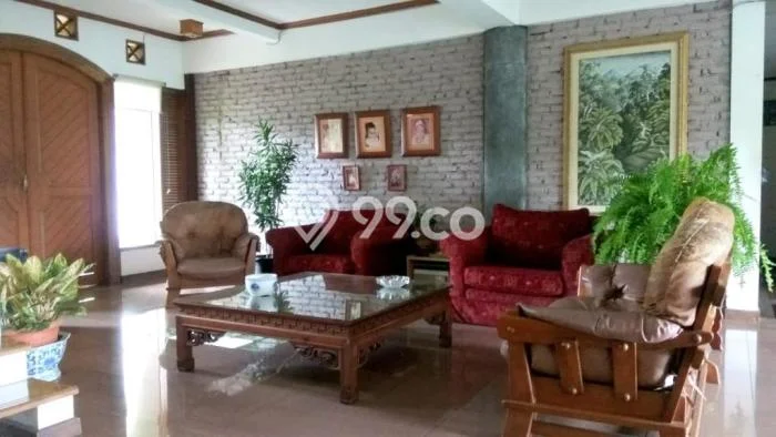 HARGA SPECIAL! Rumah Strategis di Bintaro, LT 345m² Bangunan 700m² HARGA SPECIAL! Rumah Strategis di Bintaro, LT 345m² Bangunan 700m²