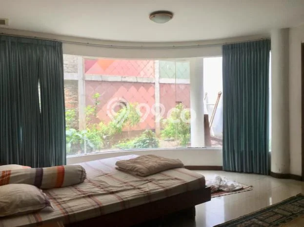 HARGA SPECIAL! Rumah Strategis di Bintaro, LT 345m² Bangunan 700m² HARGA SPECIAL! Rumah Strategis di Bintaro, LT 345m² Bangunan 700m²