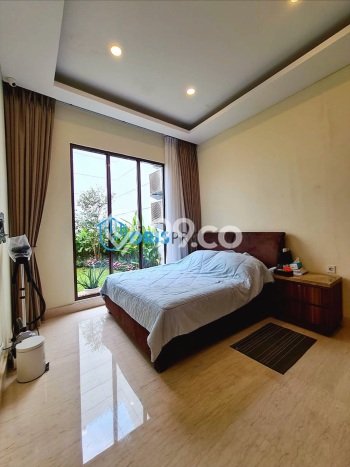 Rumah Elit LB 350m2 Siap Pakai Desain Elegan di Pondok Indah, Jakarta Selatan Rumah Elit LB 350m2 Siap Pakai Desain Elegan di Pondok Indah, Jakarta Selatan