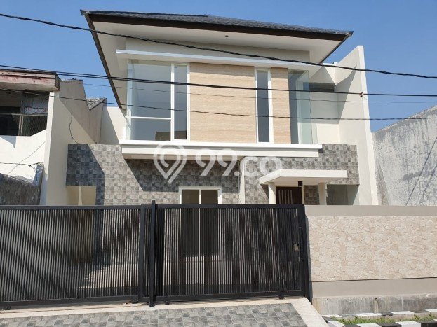 Dijual Rumah Luas Megah Dengan View Cantik di Babatan, Surabaya Dijual Rumah Luas Megah Dengan View Cantik di Babatan, Surabaya