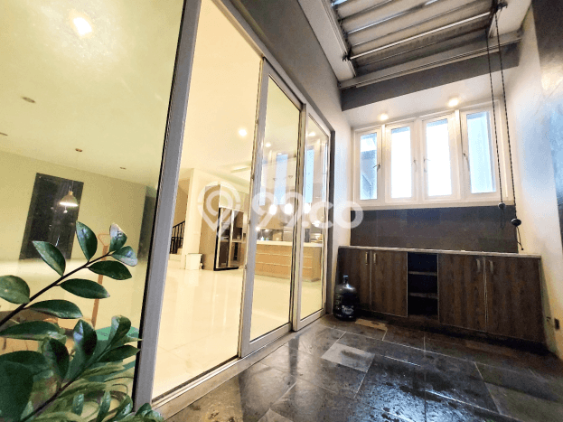 Rumah Luxury Modern Siap Huni di Pondok Indah Jakarta Selatan Rumah Luxury Modern Siap Huni di Pondok Indah Jakarta Selatan