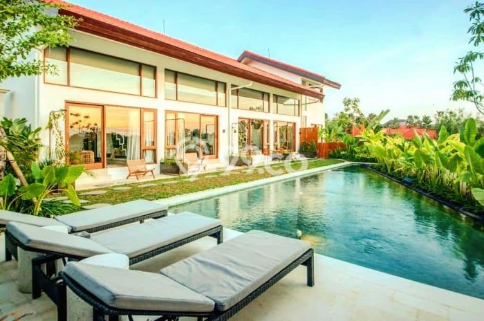 Rumah Elit LB 200m2 Siap Pakai Desain Elegan di Canggu, Badung Rumah Elit LB 200m2 Siap Pakai Desain Elegan di Canggu, Badung