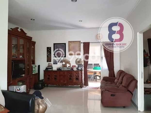 Rumah Strategis Modern Lb 130m2 di Ciputat, Tangerang Selatan Rumah Strategis Modern Lb 130m2 di Ciputat, Tangerang Selatan