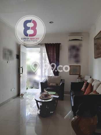 Rumah Strategis Modern Lb 130m2 di Ciputat, Tangerang Selatan Rumah Strategis Modern Lb 130m2 di Ciputat, Tangerang Selatan