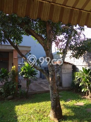 Dijual Cepat Rumah dengan 4 Kamar Tidur dan 2 Kamar Mandi di Kawasan Coblong, Bandung Dijual Cepat Rumah dengan 4 Kamar Tidur dan 2 Kamar Mandi di Kawasan Coblong, Bandung