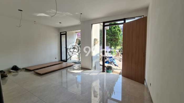 Rumah Elit Modern Tanpa Renovasi di Setra Duta Bandung Rumah Elit Modern Tanpa Renovasi di Setra Duta Bandung
