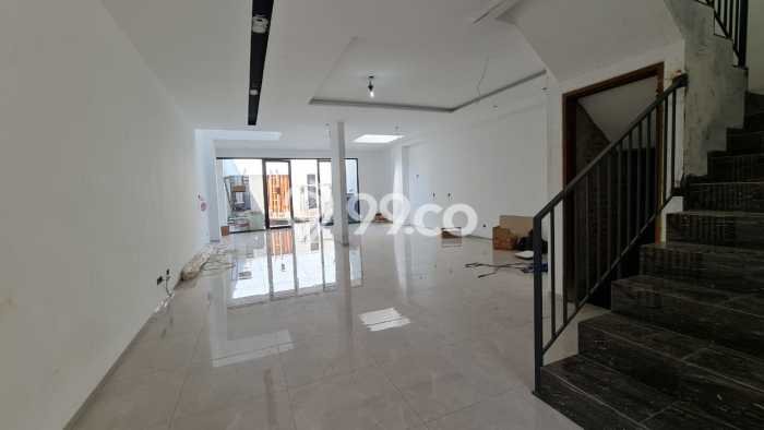 Rumah Elit Modern Tanpa Renovasi di Setra Duta Bandung Rumah Elit Modern Tanpa Renovasi di Setra Duta Bandung