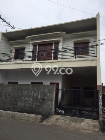 For Sale Rumah 4 Kamar Lokasi Ideal Bagus dan Strategis di Kebayoran Lama For Sale Rumah 4 Kamar Lokasi Ideal Bagus dan Strategis di Kebayoran Lama