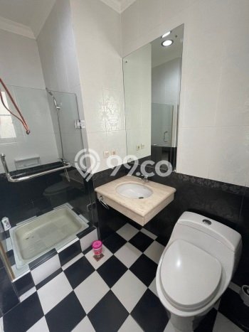 Dijual Rumah Mewah Elegan Dengan View Eksklusif di Lippo Karawaci, Tangerang Dijual Rumah Mewah Elegan Dengan View Eksklusif di Lippo Karawaci, Tangerang