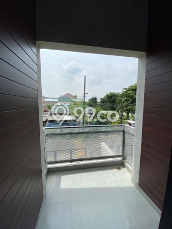 Rumah Luas Asri 3 KT Siap Pakai di Kutisari Surabaya Rumah Luas Asri 3 KT Siap Pakai di Kutisari Surabaya