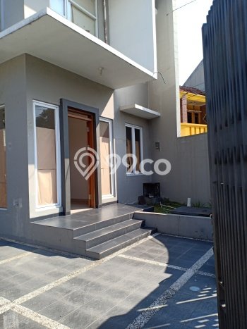 Rumah Elit LB 200m2 Siap Huni Desain Elegan di Mekar Wangi, Bandung Rumah Elit LB 200m2 Siap Huni Desain Elegan di Mekar Wangi, Bandung