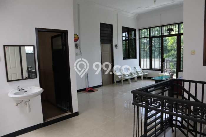 Rumah Mewah LB 300m2 Siap Huni Desain Elegan di Mulyosari, Surabaya Rumah Mewah LB 300m2 Siap Huni Desain Elegan di Mulyosari, Surabaya