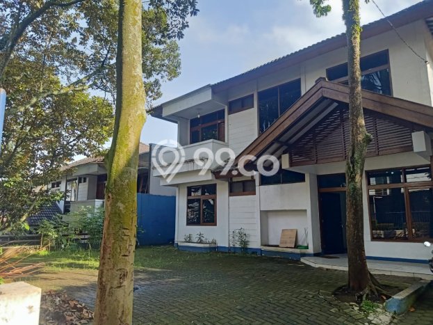 Rumah Strategis di Setra Sari, 4 KT, Area Tenang, Luas 450m² LB 400m² Rumah Strategis di Setra Sari, 4 KT, Area Tenang, Luas 450m² LB 400m²