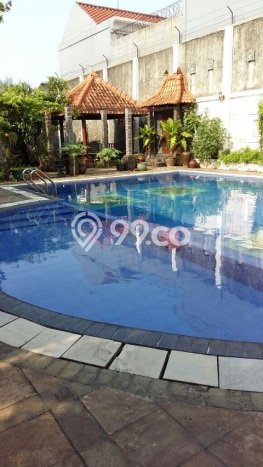 Rumah Nyaman dengan 7 Kamar Tidur di Kawasan Cinere, Depok Rumah Nyaman dengan 7 Kamar Tidur di Kawasan Cinere, Depok