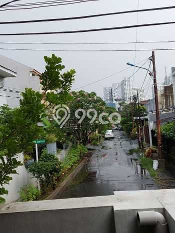 Rumah Mewah LB 200m2 Siap Huni Desain Elegan di Kedoya Baru, Jakarta Barat Rumah Mewah LB 200m2 Siap Huni Desain Elegan di Kedoya Baru, Jakarta Barat
